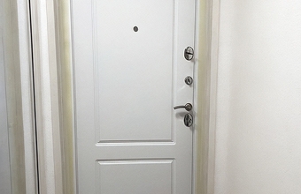 Стальные двери белого цвета для новосёлов – фото с объектов