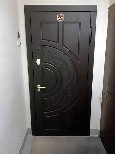 Дверь МДФ с квартирным номером