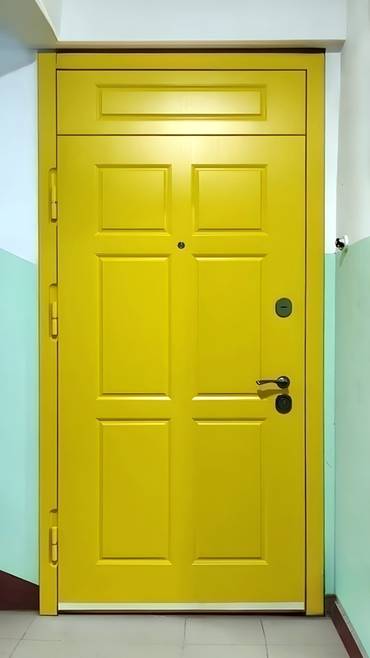 Дверь МДФ с покраской в желтый цвет
