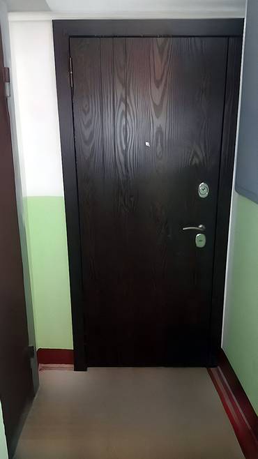 Дверь на входе в квартиру