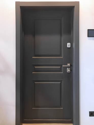 Дверь с МДФ-панелью с фрезеровкой
