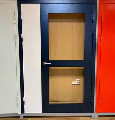 Двухцветная дверь