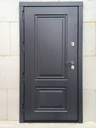 Металлическая дверь с фрезеровкой