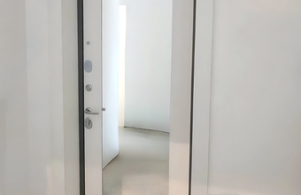 Примеры работ в марте — входные двери белые внутри для квартир
