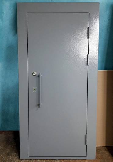 Однопольная дверь с ручкой-скобой