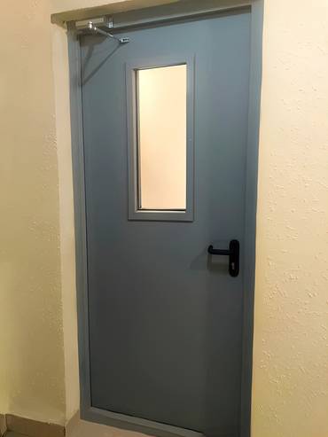 Остекленная дверь EI 60, вид изнутри