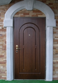 Наружная дверь